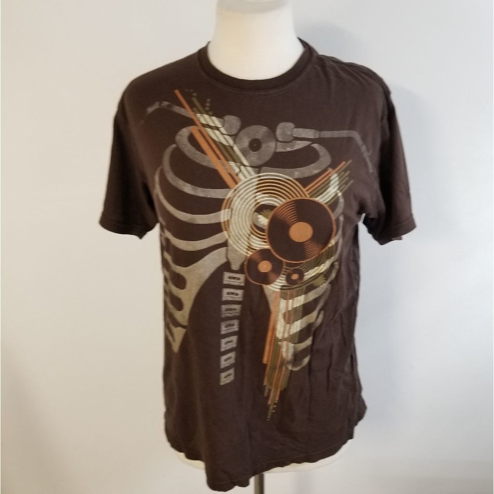 Tell the poeple brown music shirt size Medium T shirt